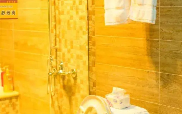Shuhe Yanchao Hostel