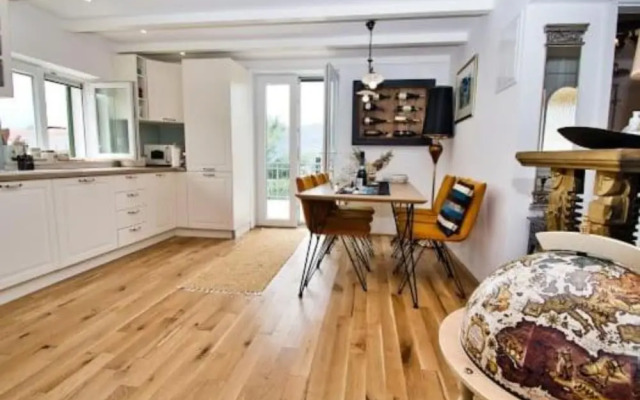 Beach House Calendula