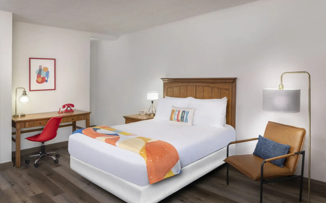 The Sojourn Los Angeles - Sherman Oaks
