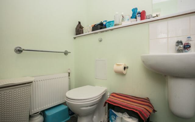 Clapham 1 Bedroom Flat With Balcony