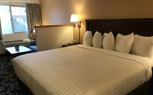 MorningGlory Inn & Suites