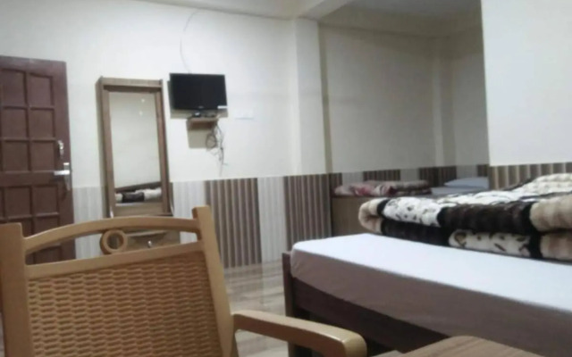 StayApart - Maa Anadmayee Guest House