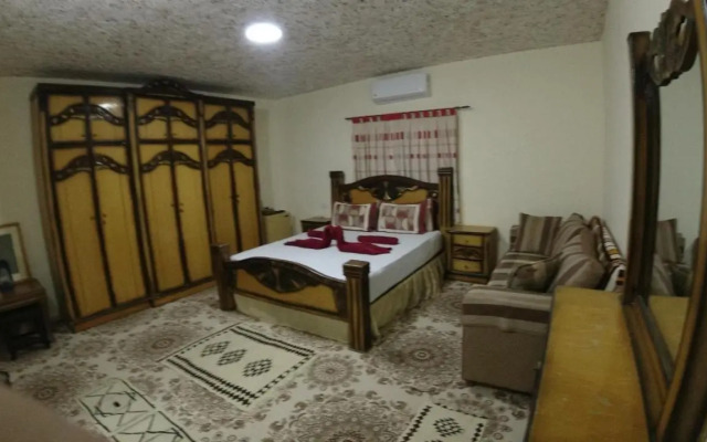 Petra Antique House