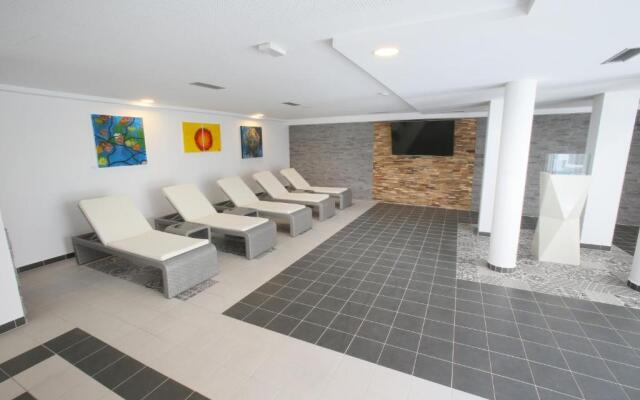 25h SPA-RESIDENZ Apartment LUXURY POOLs Garden private Beach