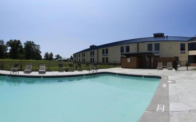 Days Inn & Suites By Wyndham Tahlequah