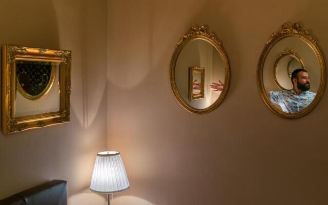 051 Room & Breakfast