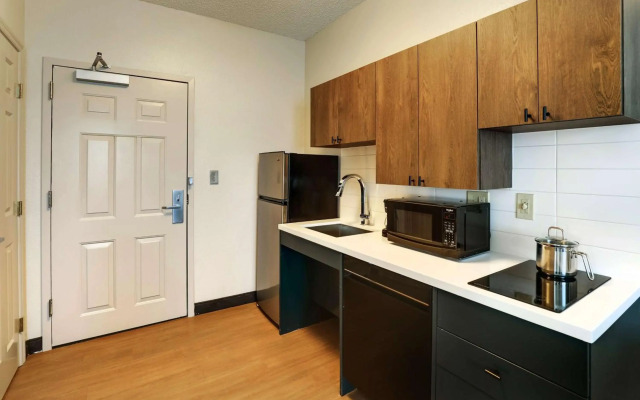 Sonesta Simply Suites Miami Airport Doral