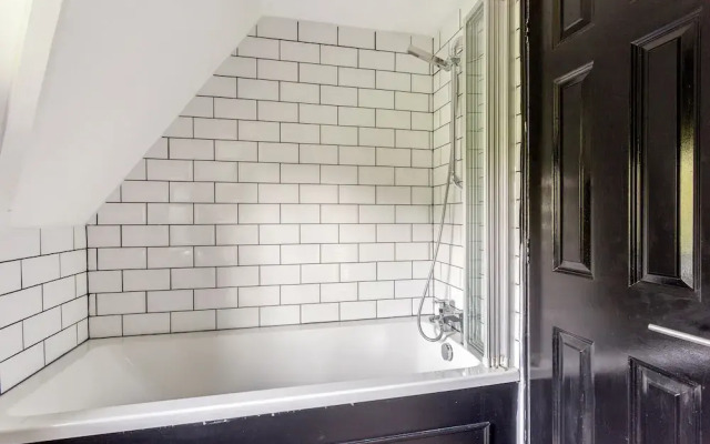 Spacious & Stylish Cotswold Family home