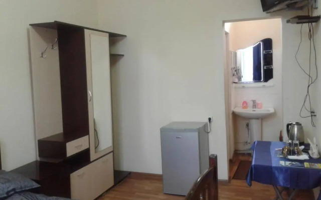Gis Guest House