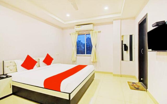 Goroomgo Royal Galaxy Newtown Kolkata