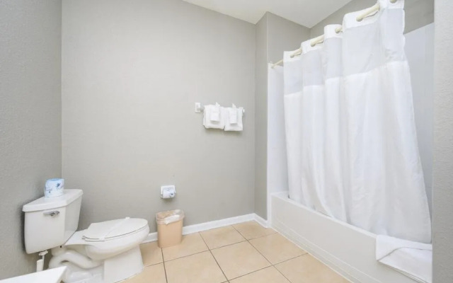 Beautiful Deluxe Condo, Vista Cay - 3024