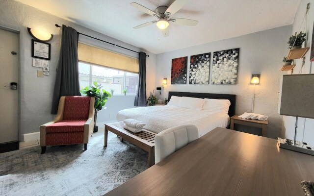 Barefoot Mailman Inn & Suites