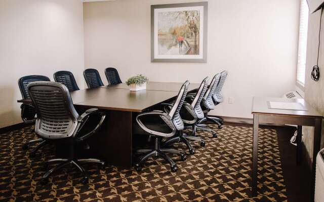 Best Western Plus Bowmanville