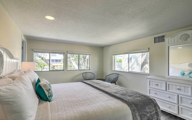 Tropical Waterfront Home: Central Location!