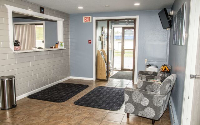 Americas Best Value Inn & Suites Detroit Lakes