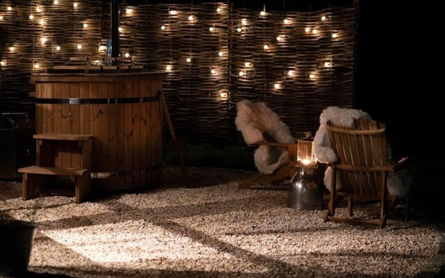 Luxury Hut - With own hot Tub, in Tunbridge Wells