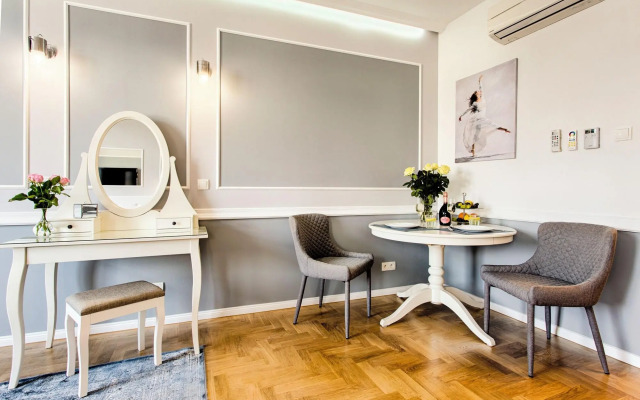 Main Square Apartments