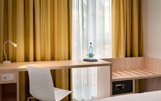 Super 8 by Wyndham Augsburg