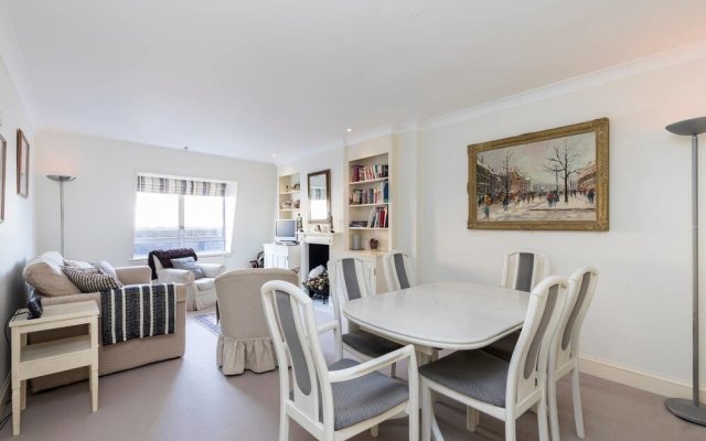 Covent Garden: Bright and Charming 2bed Flat