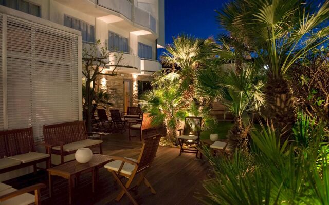 Rouge Hotel International