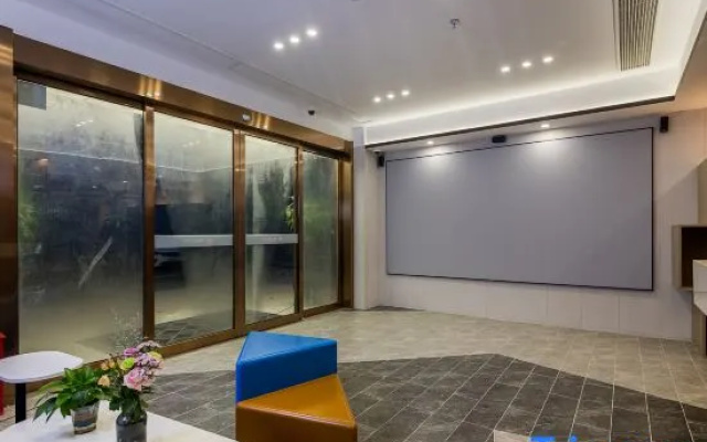 Feiyue Hotel (Shanghai University Jiading North Subway Station)
