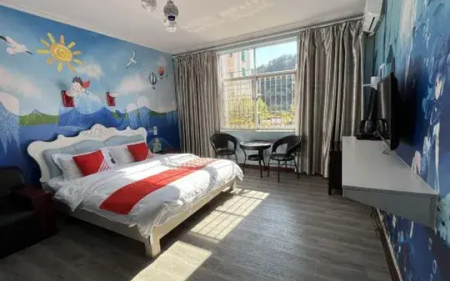 Chuxiong Four Seasons Business Hotel