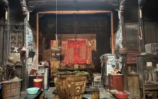 Longwei Hotel