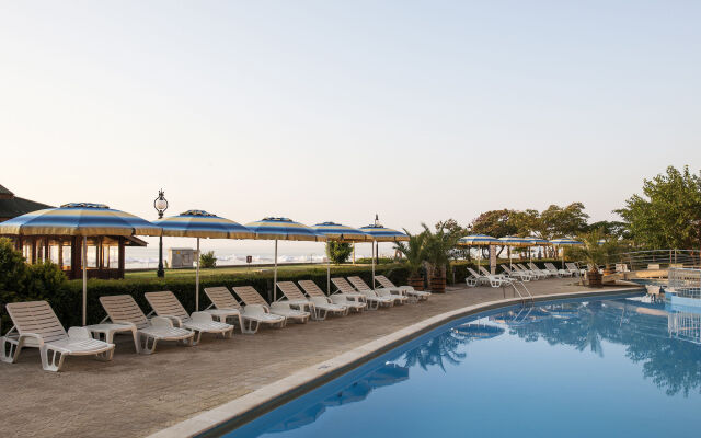 Grifid Encanto Beach Hotel