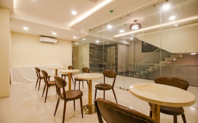 Fabhotel Divine Casa