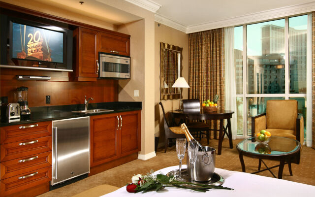 Luxury Suites International At The Signature