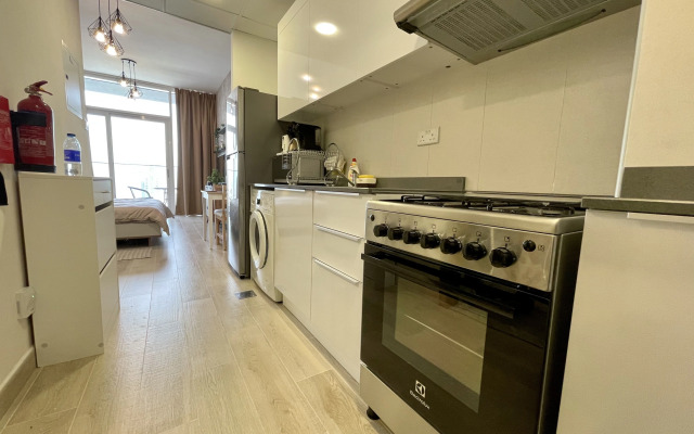 Spacious & Cute Studio with Balcony