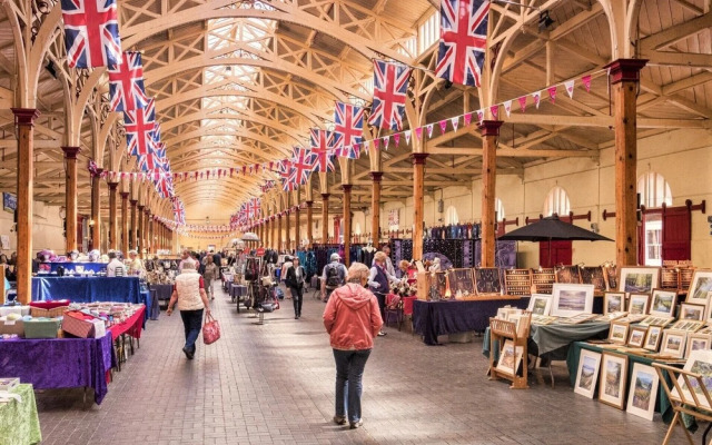 Riverside Court Apartment