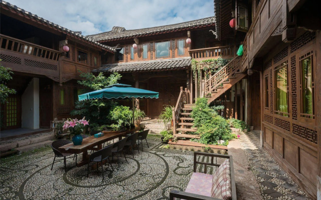 Blossom Hill Inn Lijiang Lotusland