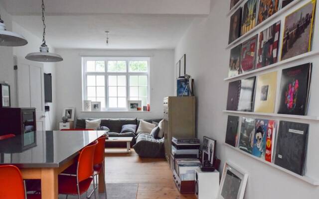 Stylish 2 Bedroom House In Nunhead With Garden