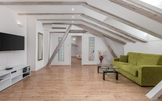 Sweet Nest Under the Dome