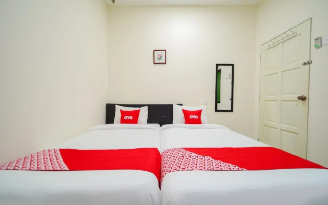 OYO 90011 MN Ferringhi Inn