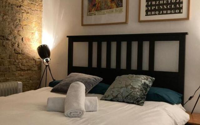 Goswell Central Apartment by DC London Rooms