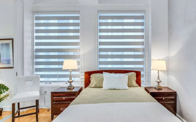 Stylish 2br/2ba At HWH by Oneluxstay