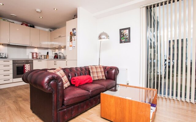 Lovely 1 Bedroom Apartment On the Canal