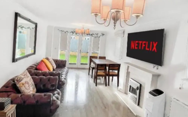 6 Bedroom House in Milton Keynes