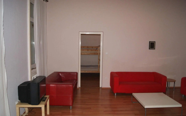 Happy Hostel