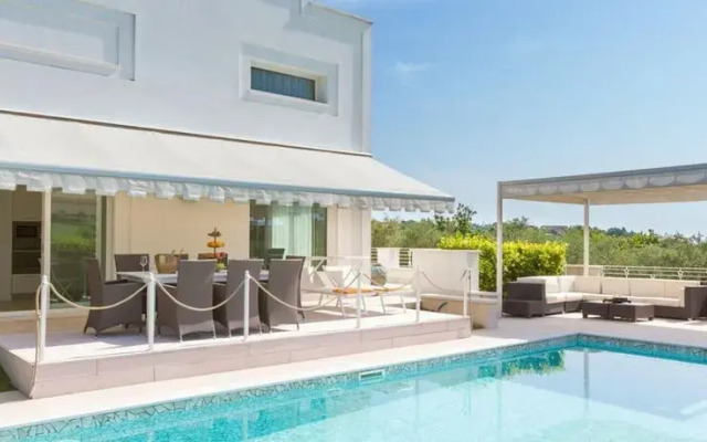 Villa Surya 8 2