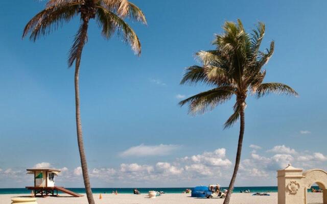Hollywood Beach Suites