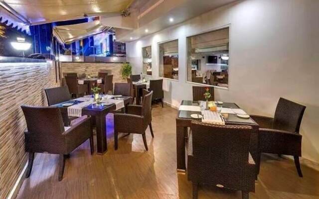 Hindustan International Select