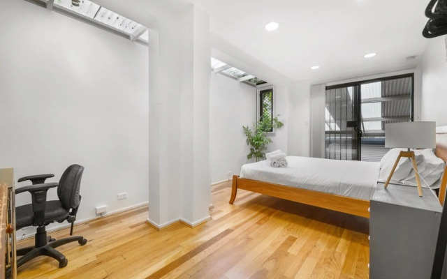 Comfy Darlinghurst Retreat