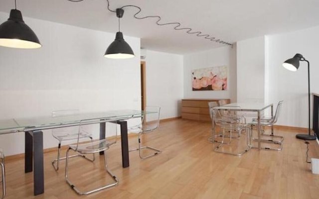 Spacious apartment for families near Park Guell