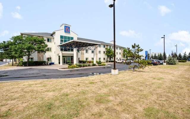 Motel 6 Toronto Brampton