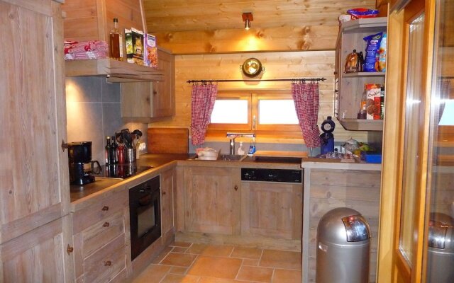 Sunny Chalet in Les Gets with Jacuzzi