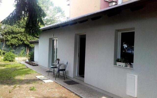 Kućica [kȕtɕitsa] - small house with free parking