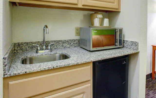 Quality Inn & Suites Airport